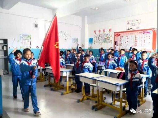 周深写评价像老中医开单子，他的哪些举动引发了网友吐槽？
